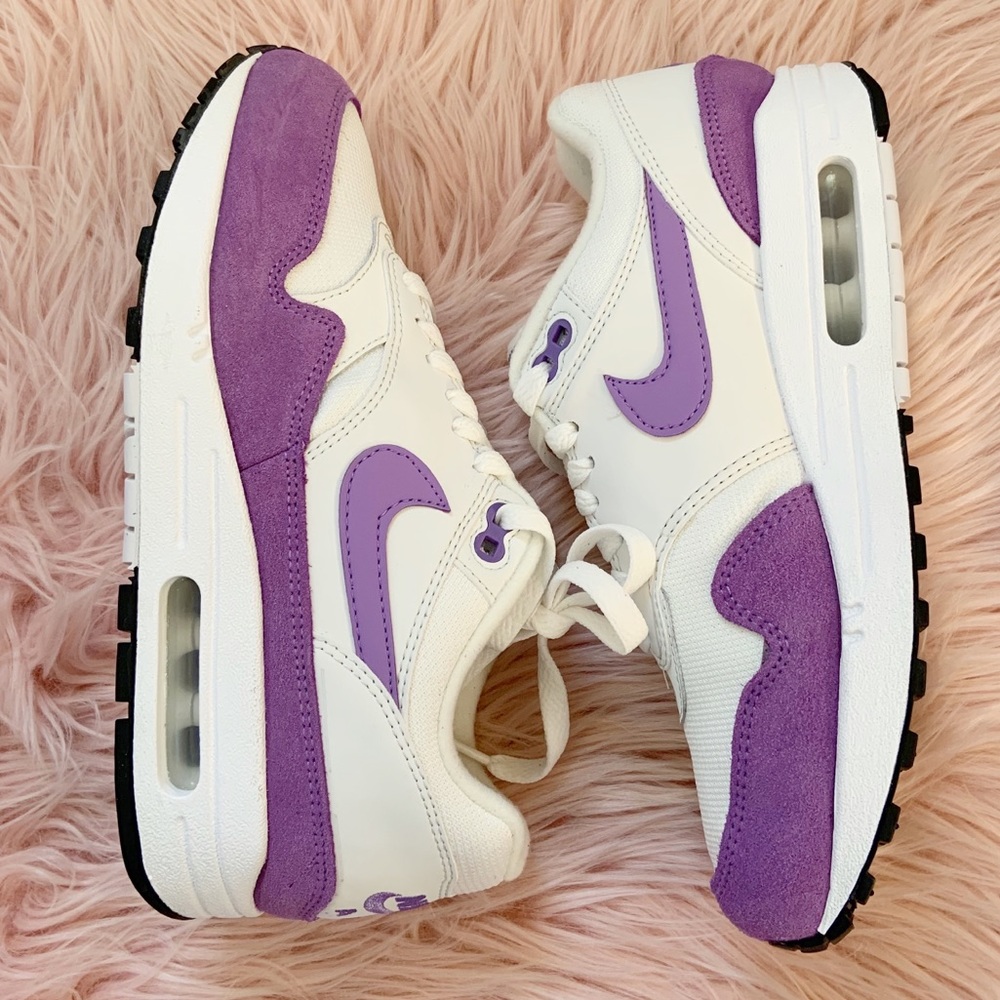 New Nike Women’s Air Max 1 Sneakers - Picture 3 of 4